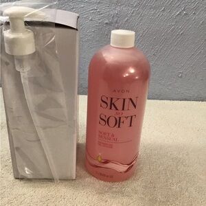 Avon Skin So Soft Pink Shower Gel Soft & Sensual 33.8 Fl oz with Pump Spray